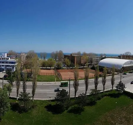 Yka Holiday 2 Mamaia