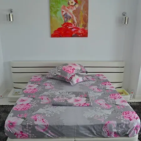 Yka Holiday 2 Mamaia